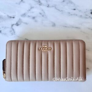 NWT COACH Accordion Zip Leather Wallet with Quilting